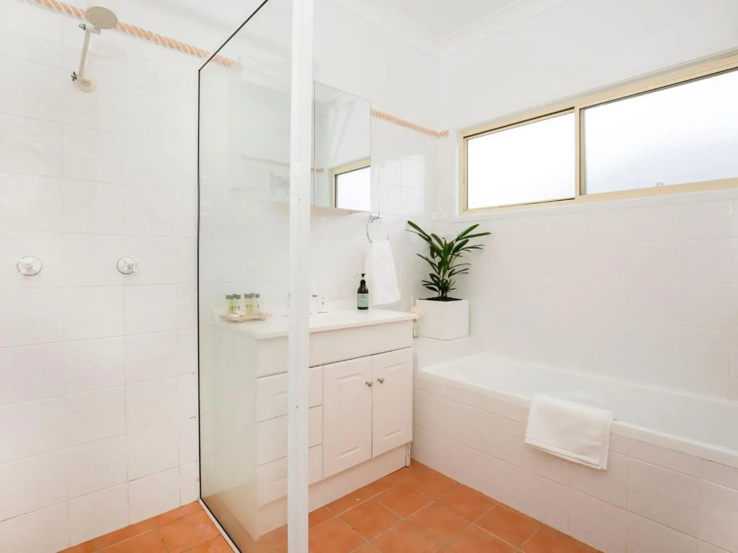 Beach Central I Pet Friendly I 2 Mins Walk to Beach