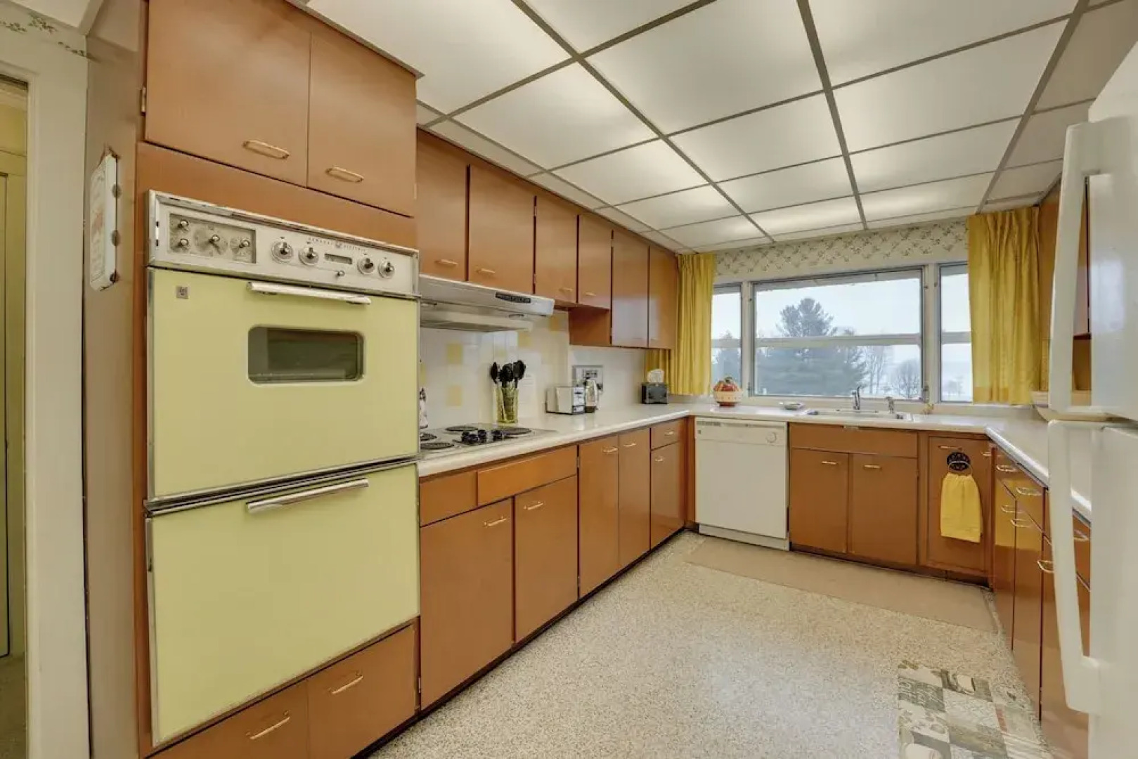 Cozy Hillsdale Home ~ 1 Mi to Baw Beese Lake!