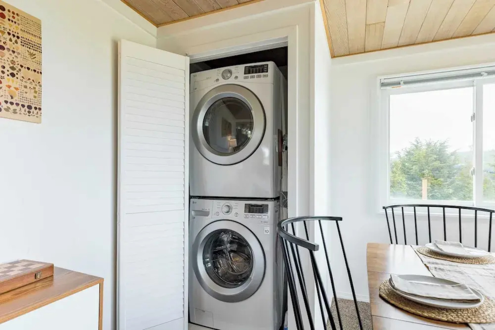 Swan Lake Cottage by Avantstay Views + Firepit