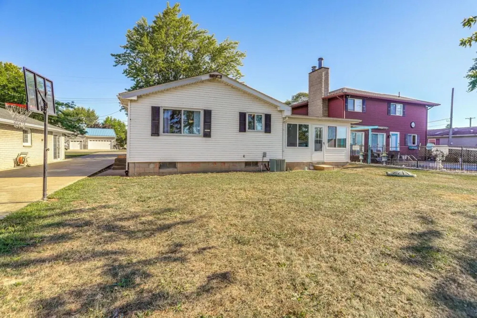 Waterfront Port Clinton Cottage: 5 Mi to Lake Erie