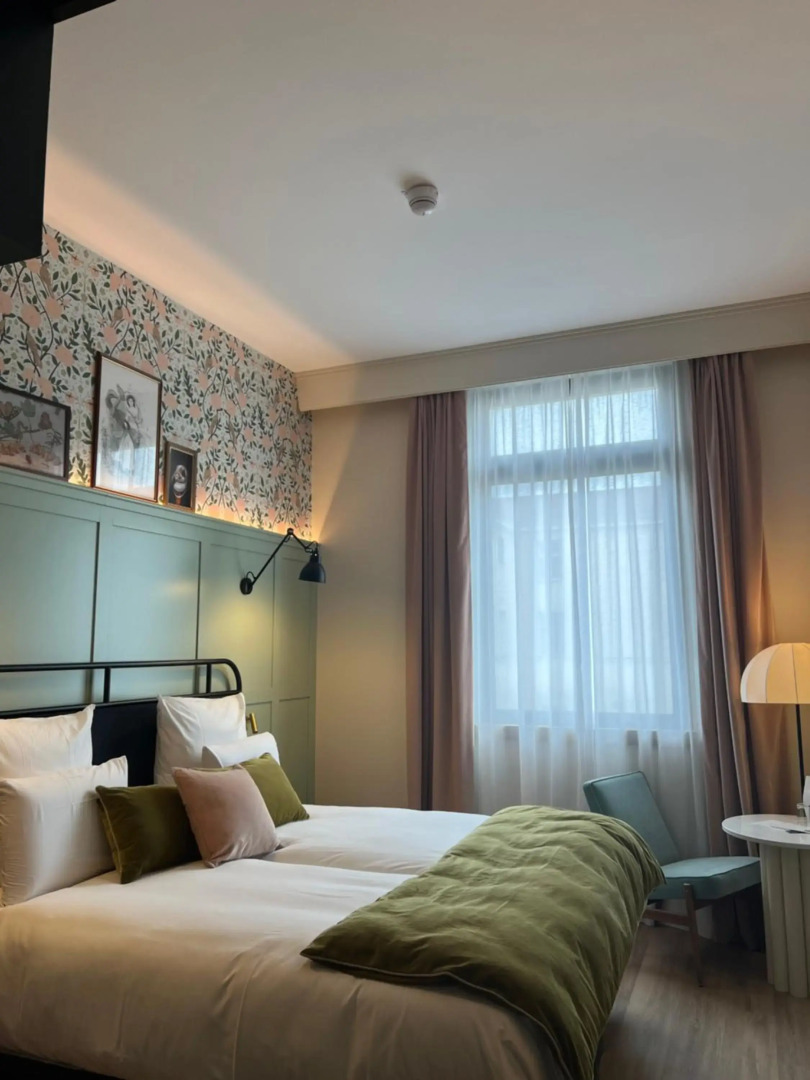 Square Lodge Hotel La Roche Sur Yon - Handwritten Collection