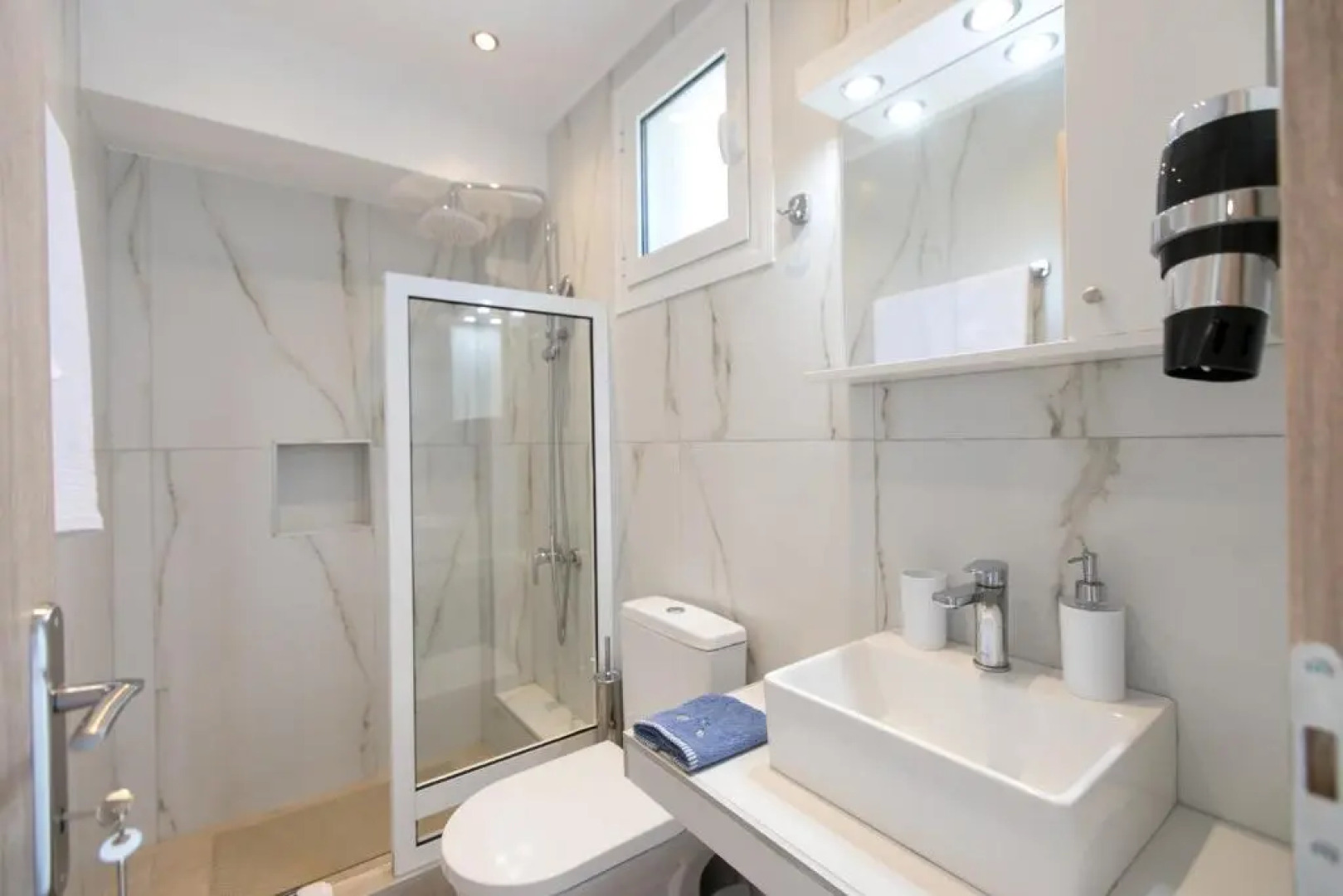 The House Of The Roses Seaview Superior Maisonette 3