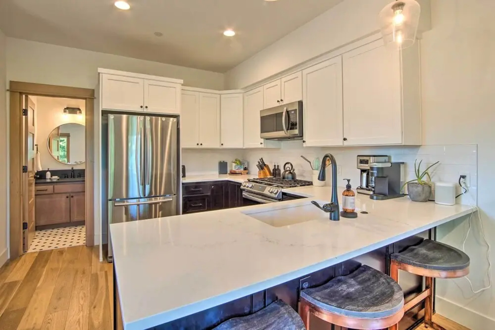 Charming Cle Elum Townhome w/ Balcony & Views