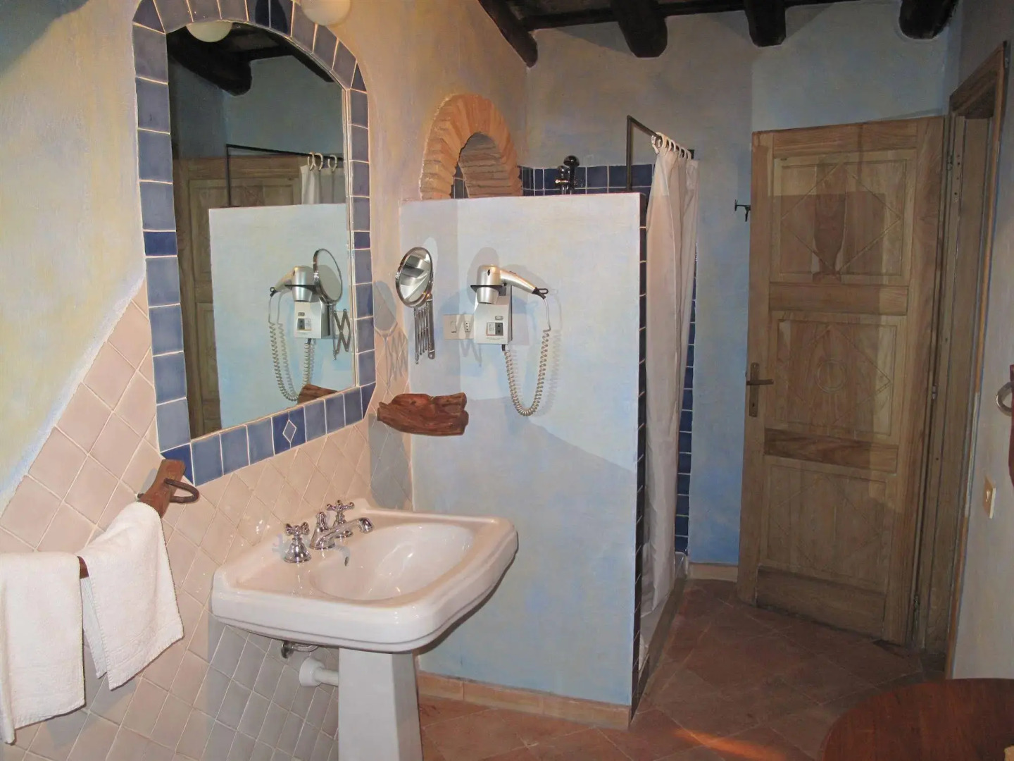 Jaddhu Country Resort