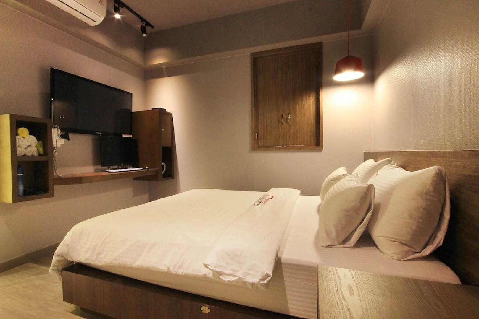 Yeongju Case Business Hotel