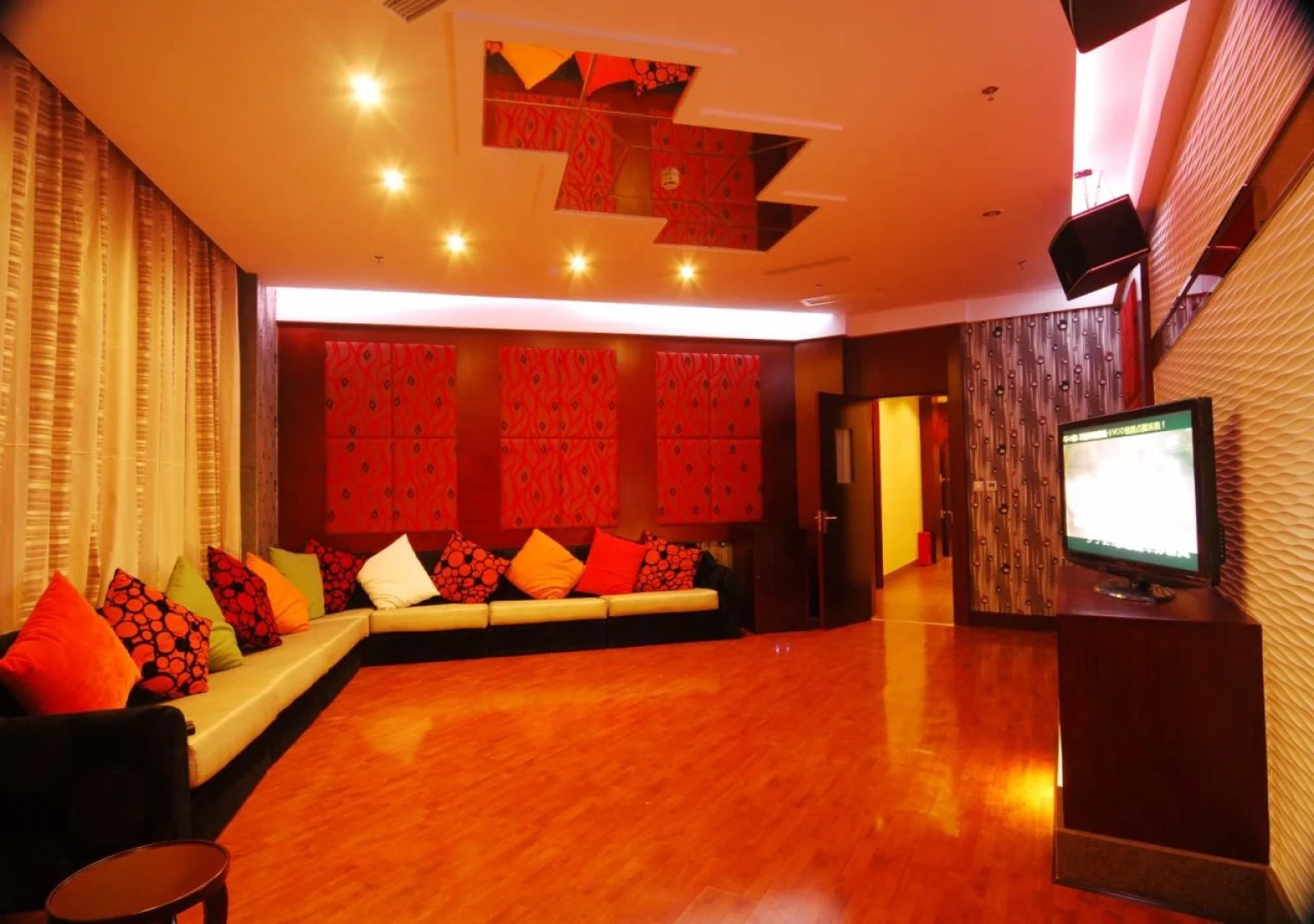 Huasheng Hotel (Chanlin Hot Spring Silver Villa)