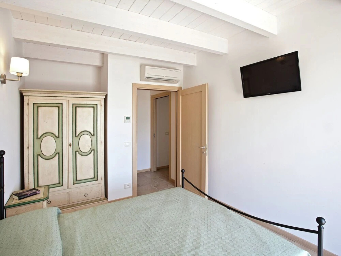 Modern Holiday Home in Pedaso with Pool