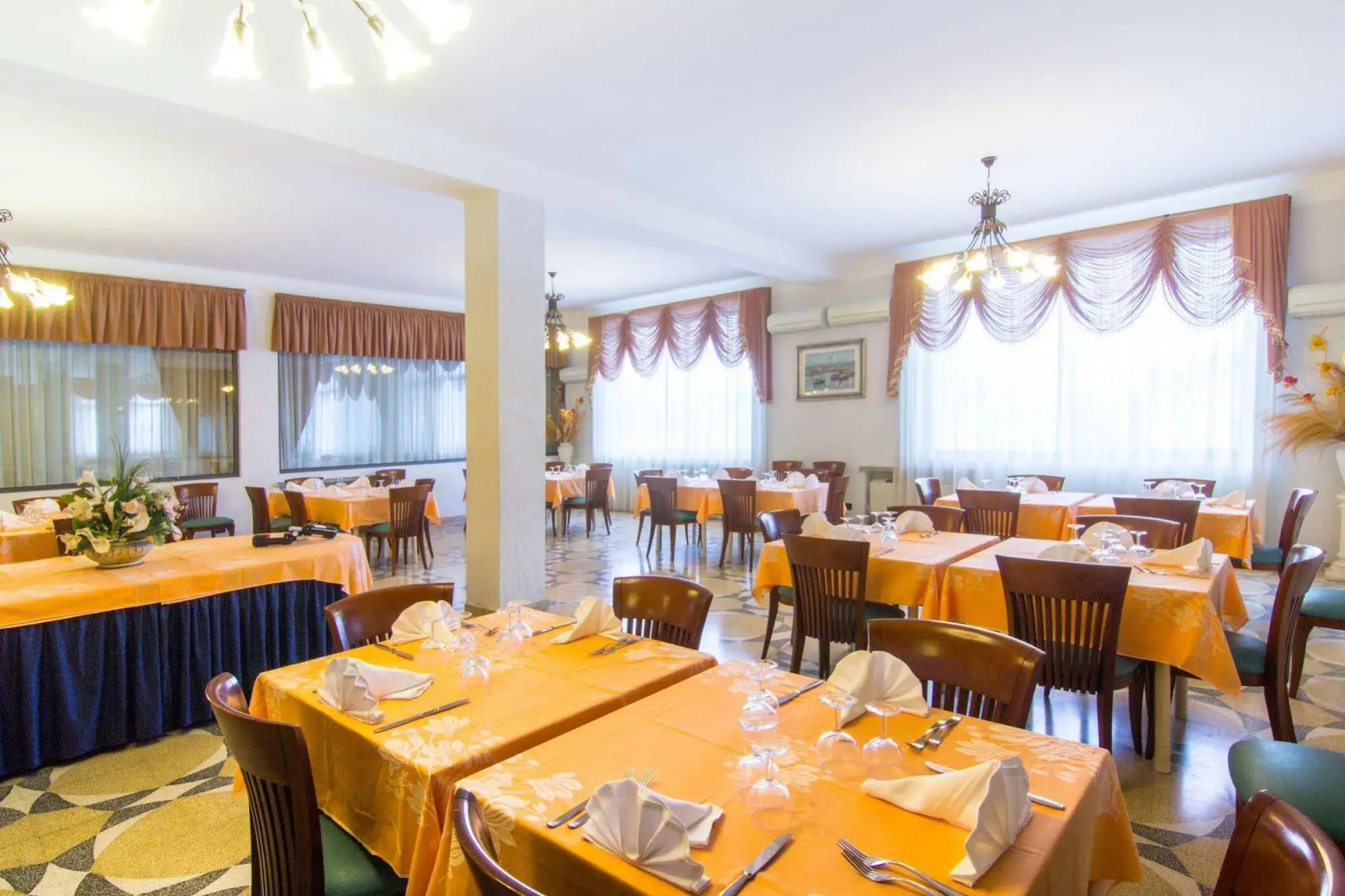 Racar Hotel & Resort