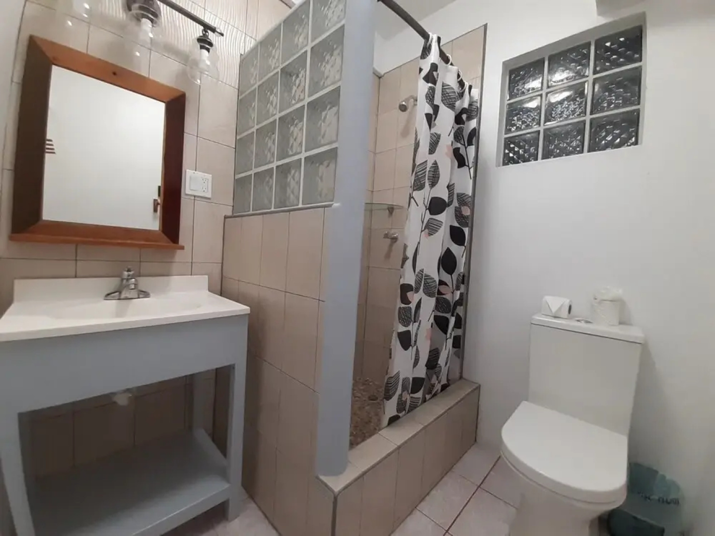 Rachel Land Apartment Suites