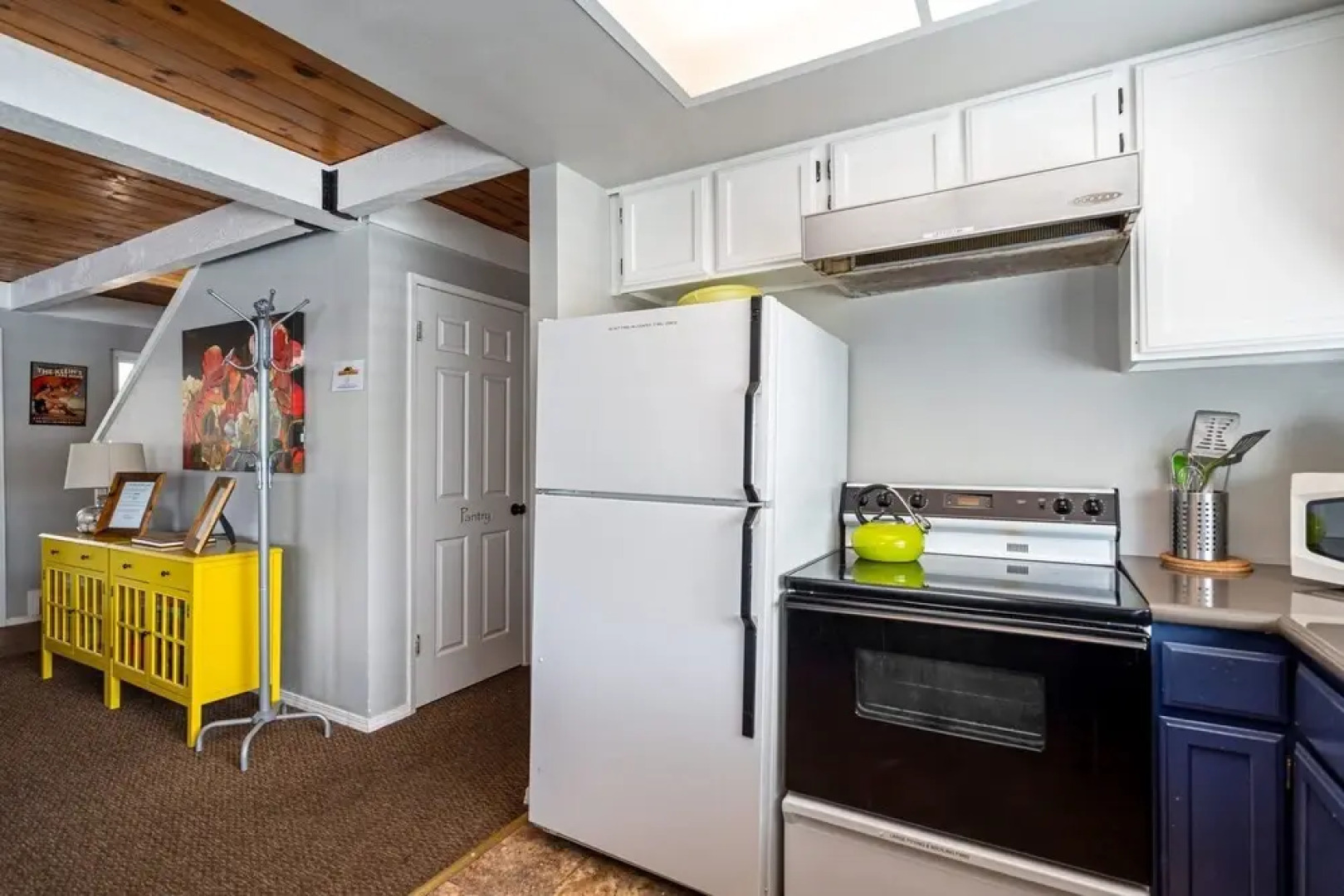 Escape At The Lake - Awesome Location Directly Across the Street from the Lake Lodge Beach by Yosemite Region Resorts