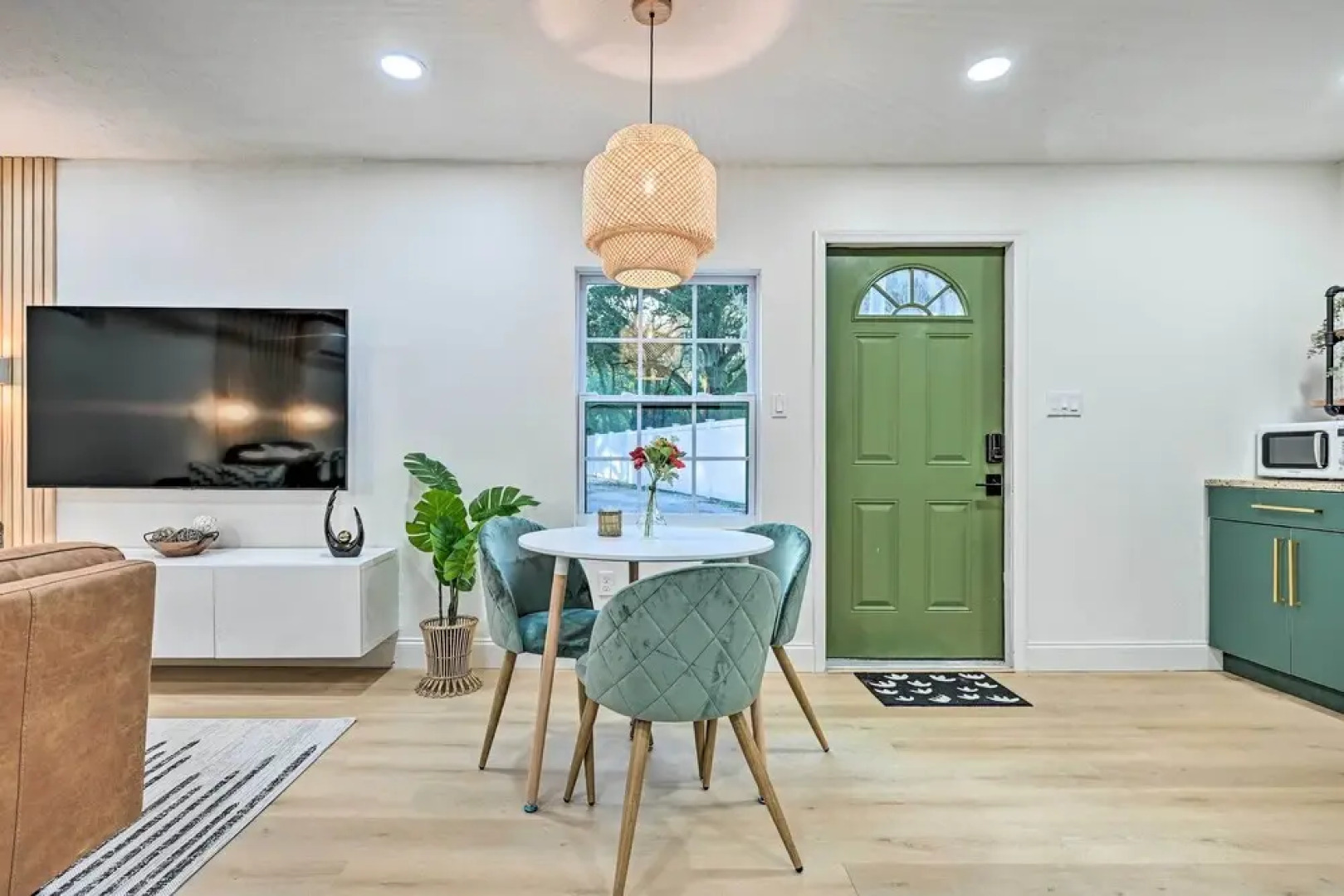 Cozy Brandon Guest Studio w/ Pool & Hot Tub!