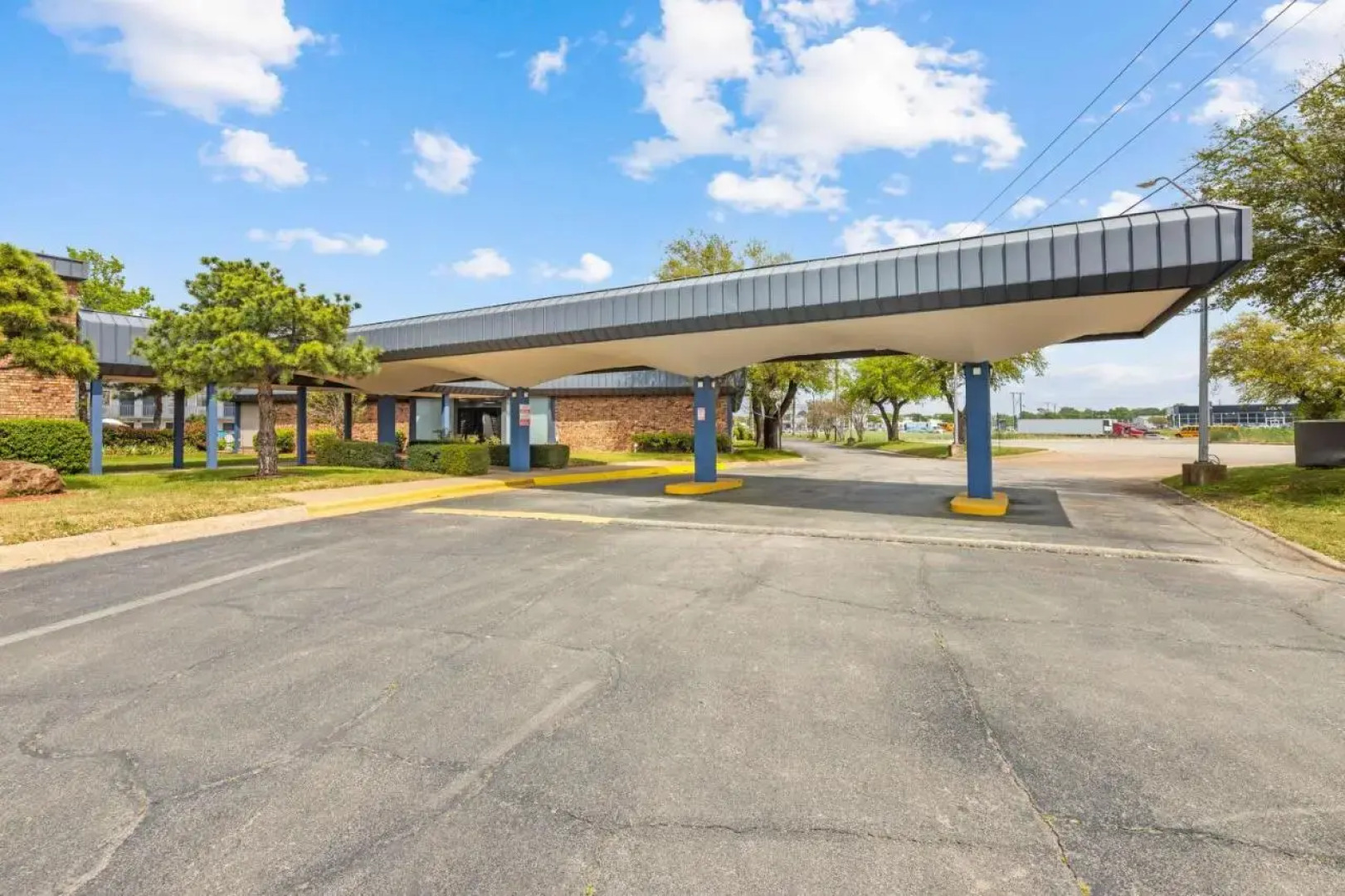 Best Western Mid-Cities Inn