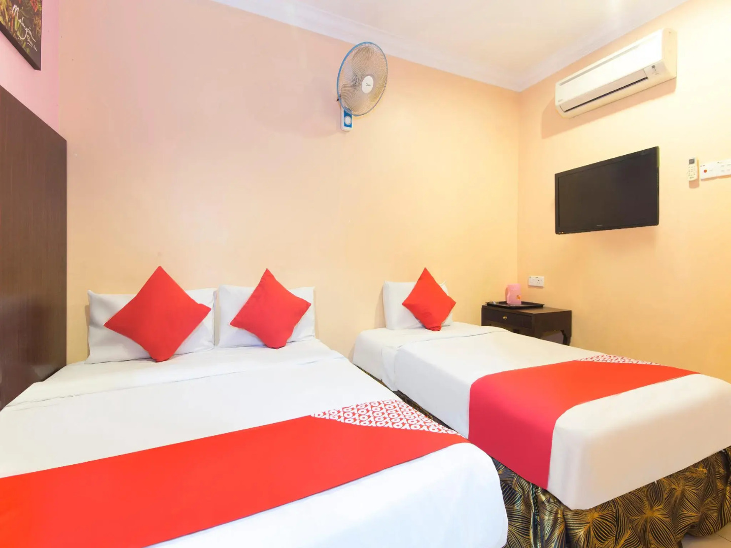 OYO 425 Hotel GS Inn