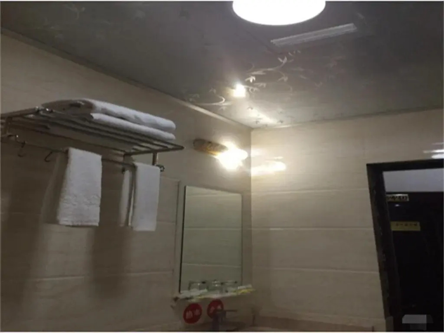 Luzhou Xincheng Business Inn