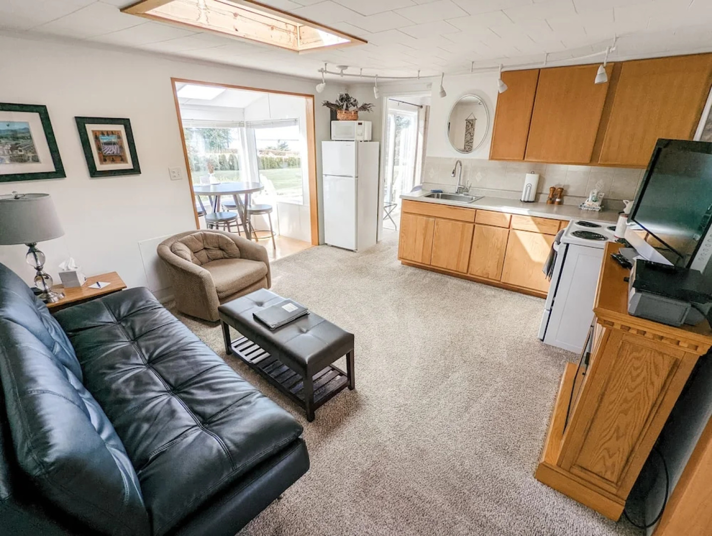 Juan de Fuca Waterfront Hotel & Cottages