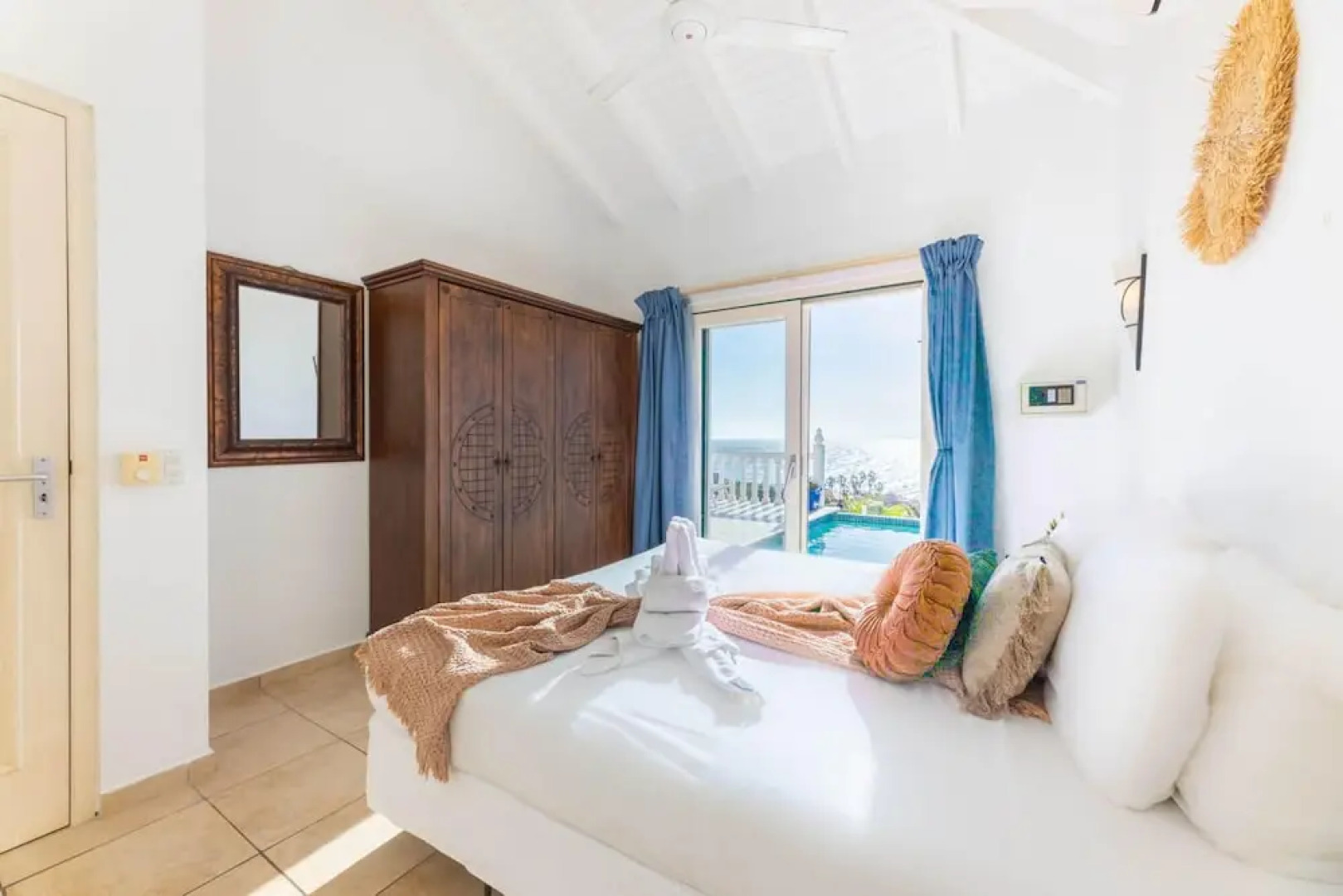 Spacious Bright Villa - Spectacular Ocean Views Private Pool