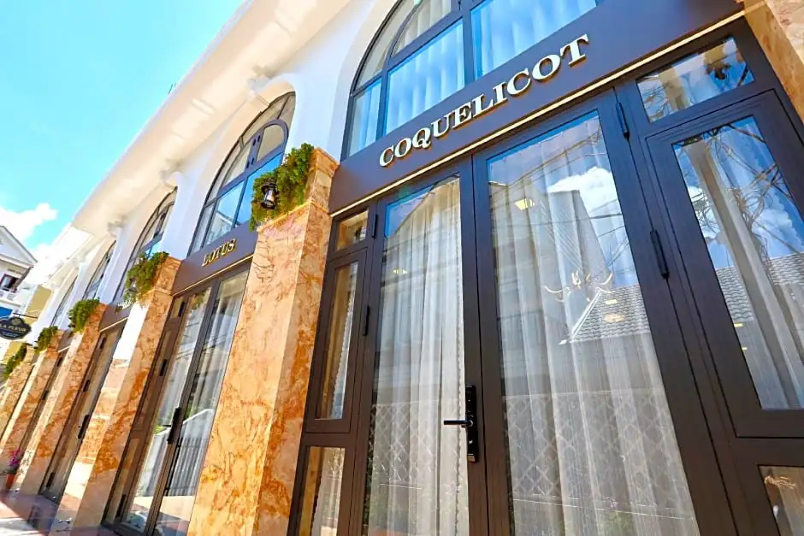 La Fleur Premium Central Apartment