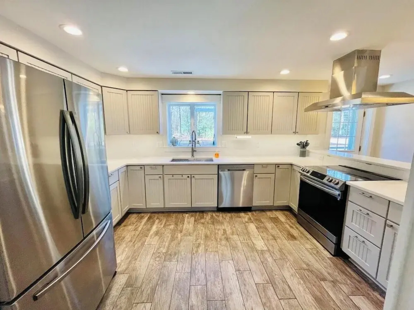 Central Avenue 33476