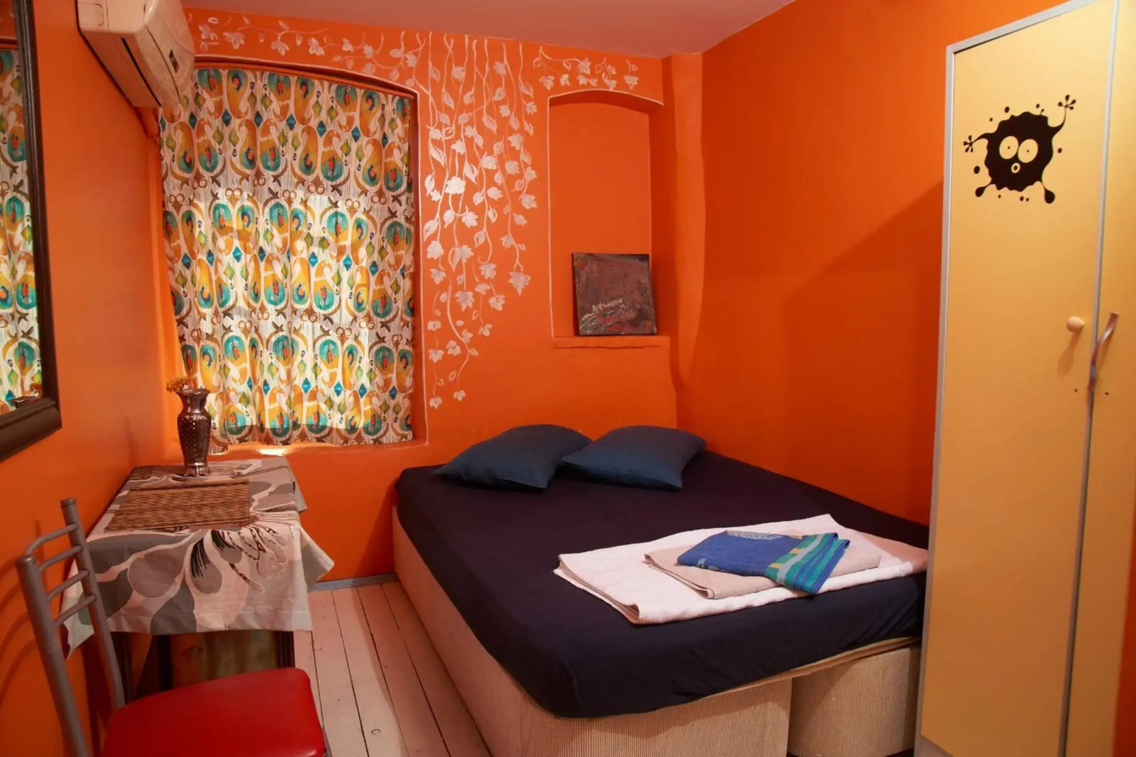 Chilloutlya Hostel&Bar