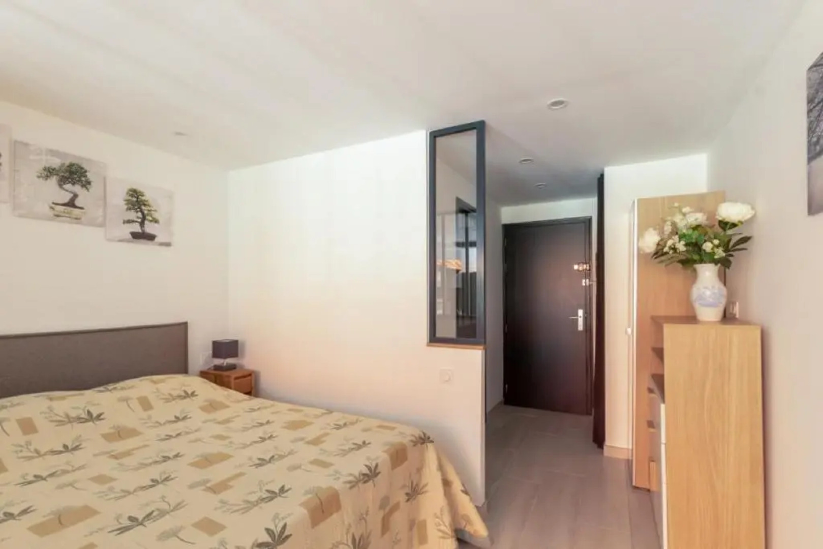 NICE STUDIO 30 m with TERRACE near the SEA