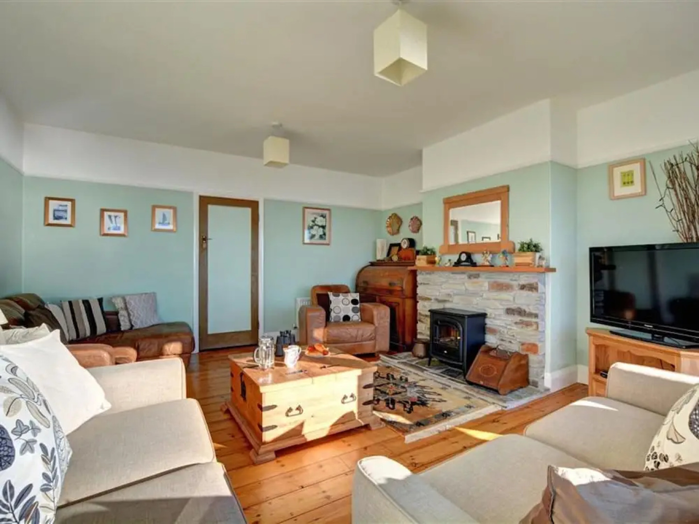 Detached Holiday Home With Garden and Unhindered View of Beautiful Nature and sea