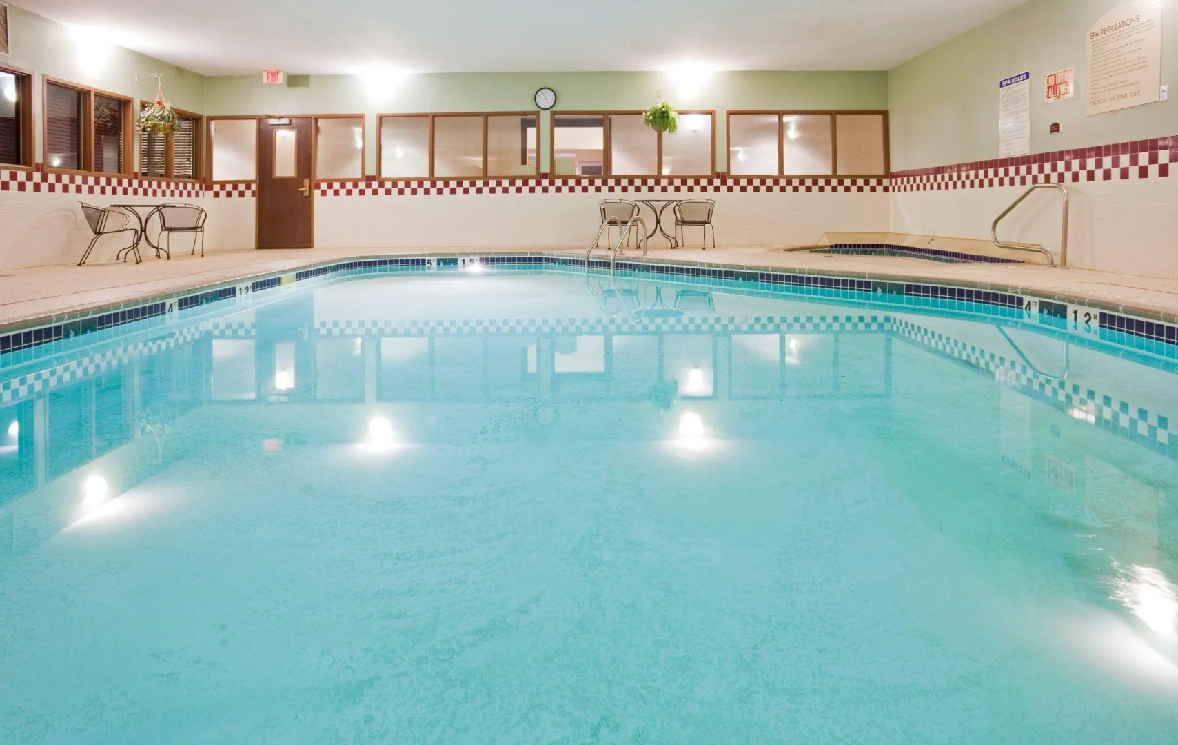 Holiday Inn Express & Suites Vadnais Heights by IHG