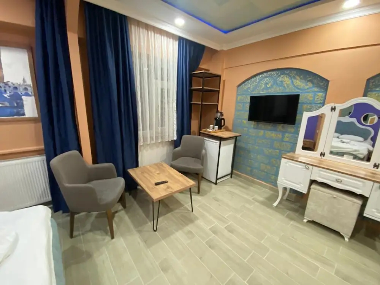 Cemre Suit