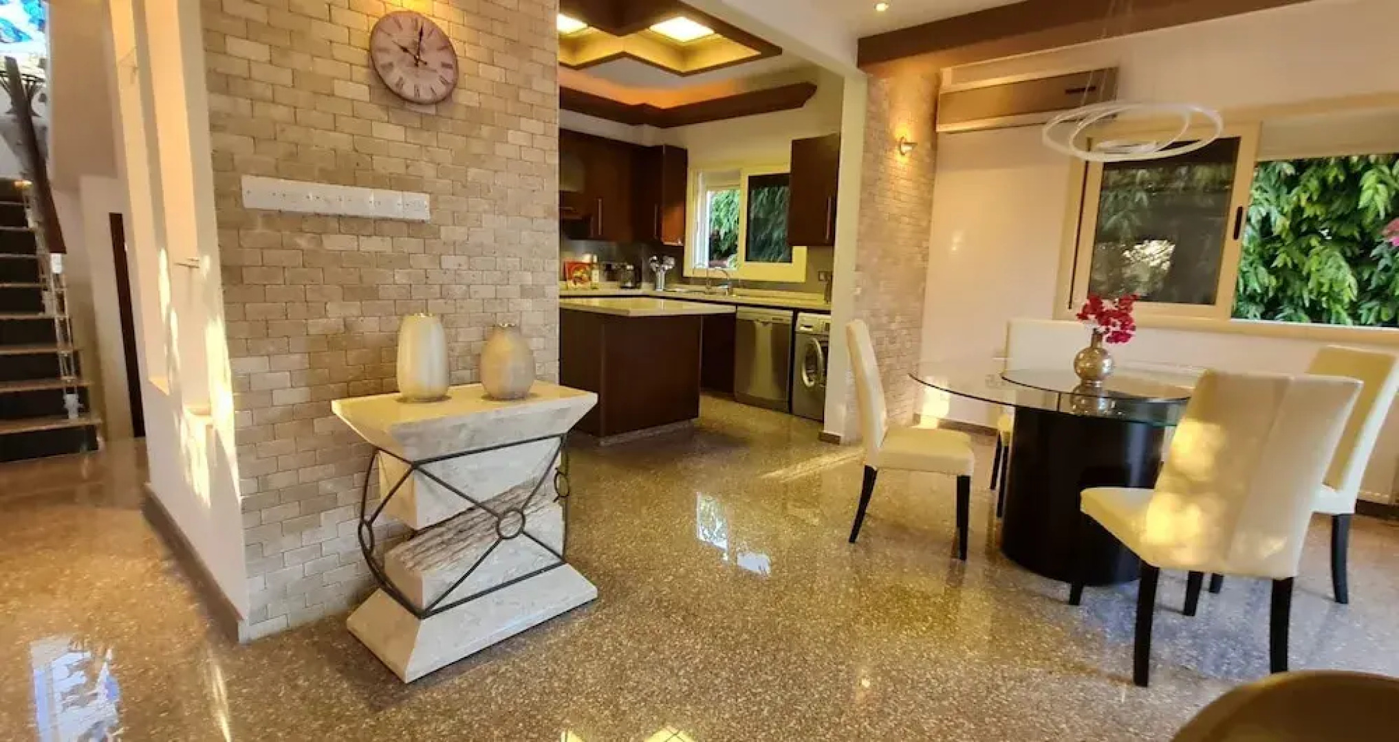 Stunning 5-bed Beach Front Villa, Private Beach