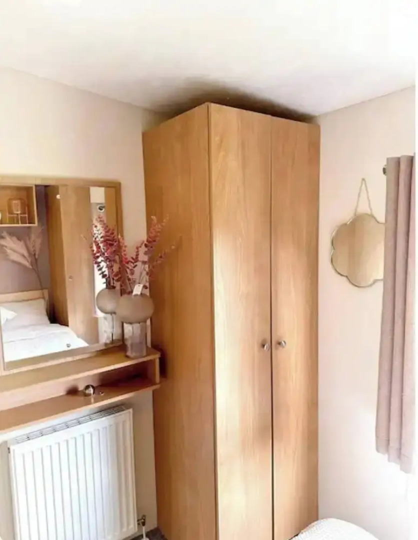 Harwich - Caravan - Sleeps 10 - Garden - Pool