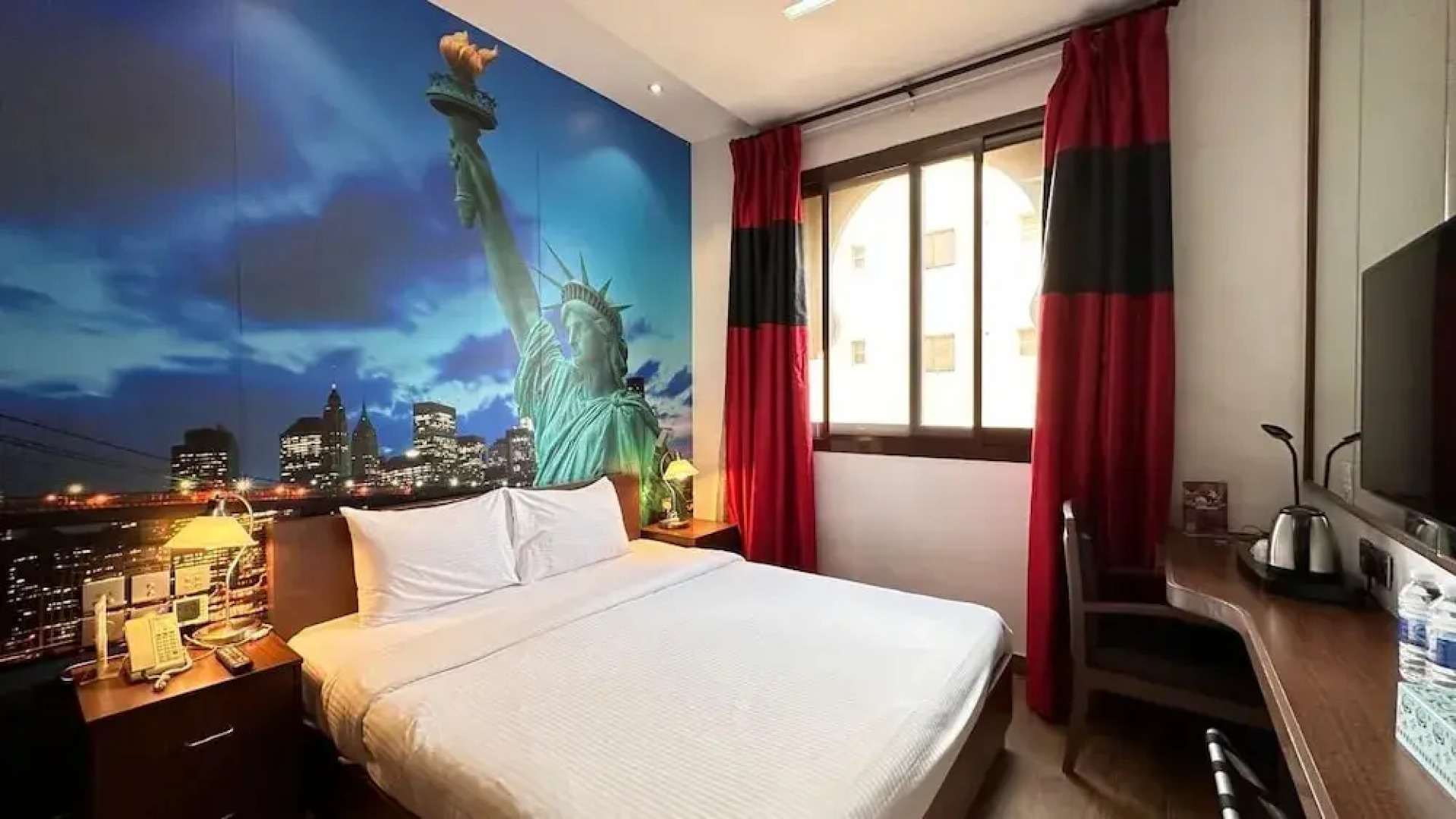 Отель Reflections Hotel