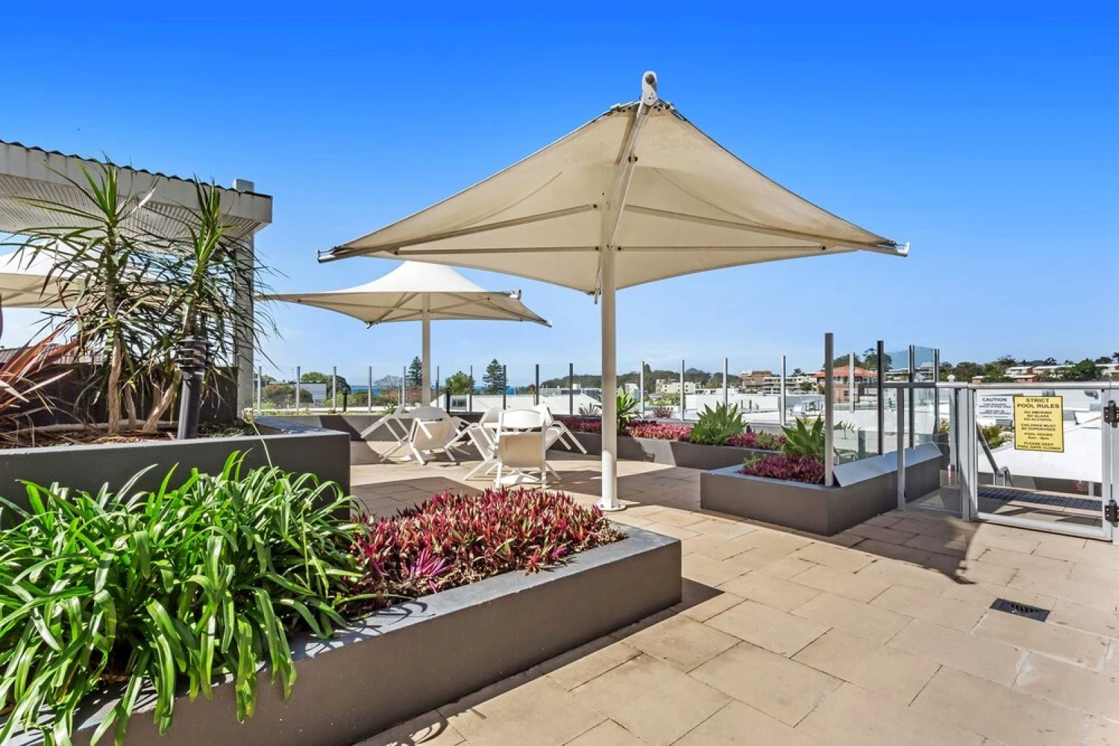 Cote D'Azur, Unit 40/61 Donald Street