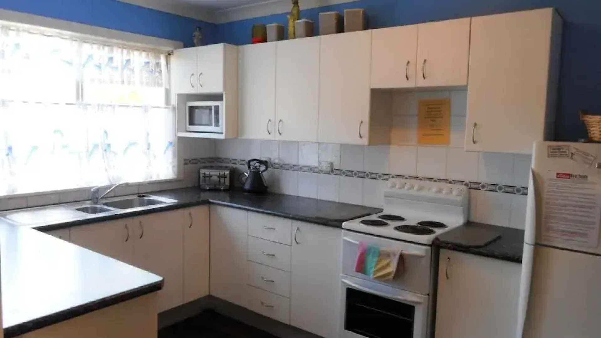 Sunseekers at Hat Head