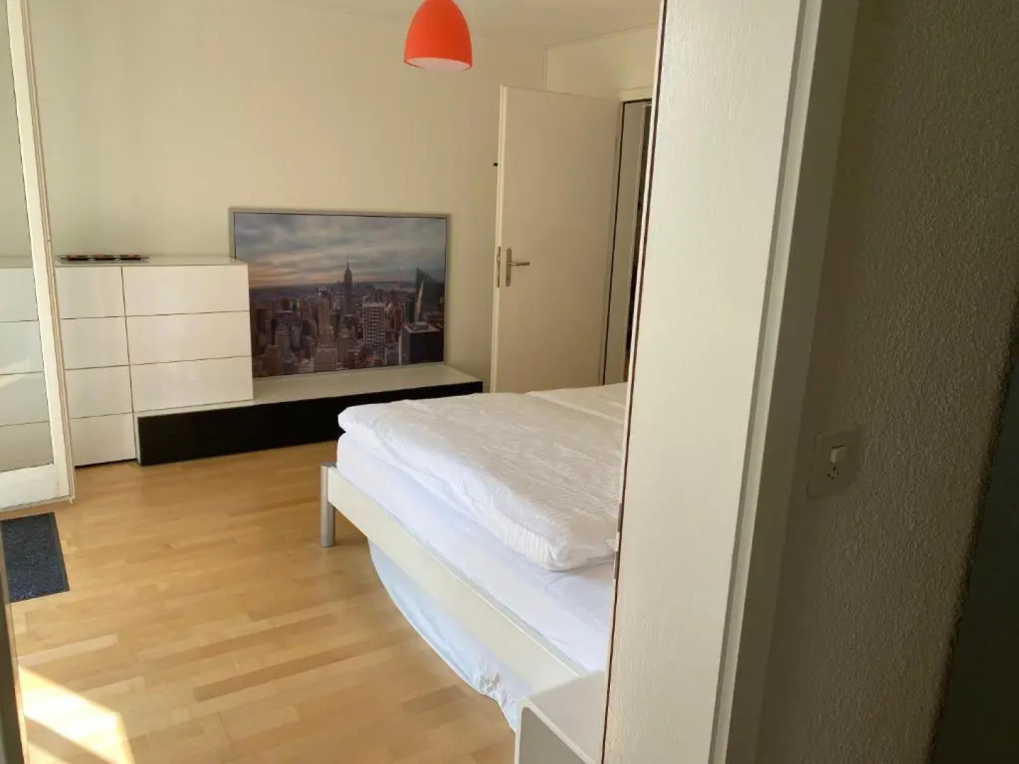 A beautiful apartment with direct view at the lake for 4 persons