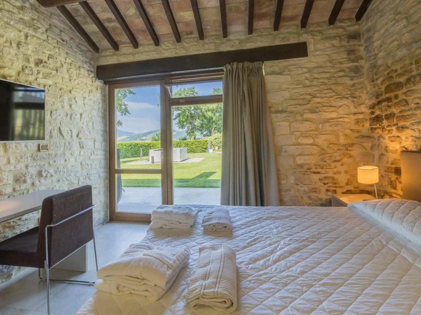 Exclusive Outdoor 2 Bubble Baths, Heated Pool, Gym