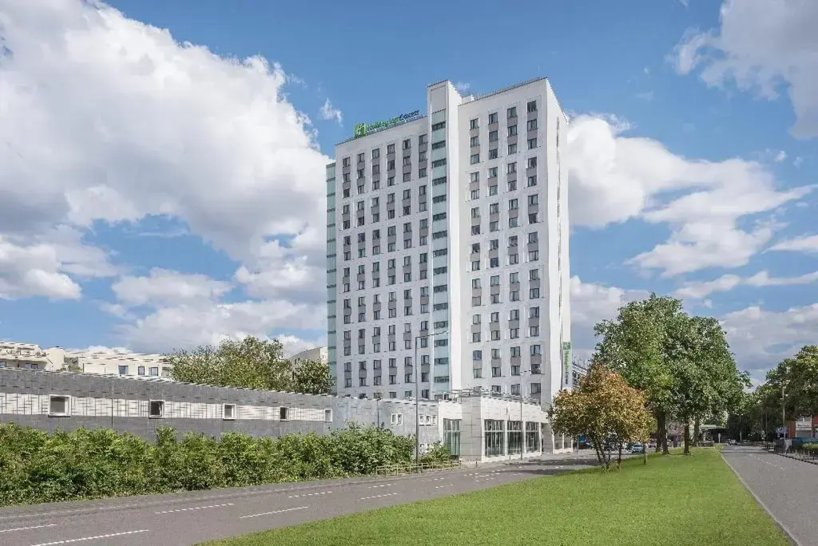 Premier Inn Cologne City Sud Hotel