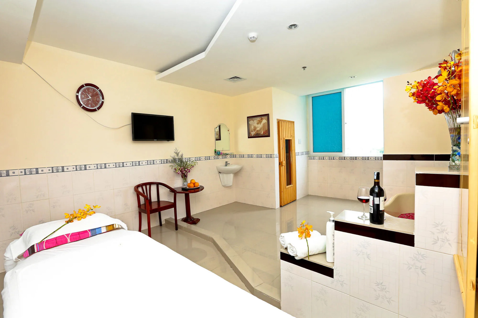 Van Phat Riverside Hotel