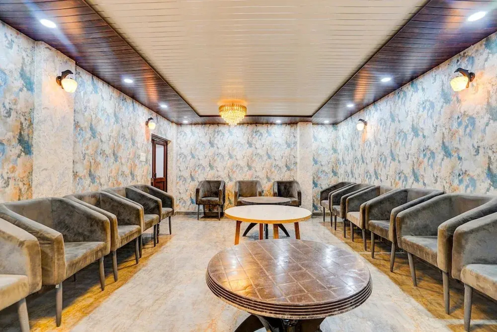 Fabhotel Dream Palace I