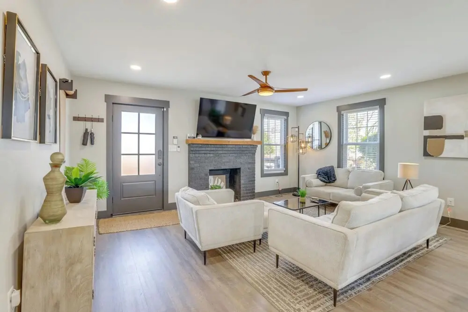 4 Mi to Liberty Bridge: Greenville Getaway w/ Deck