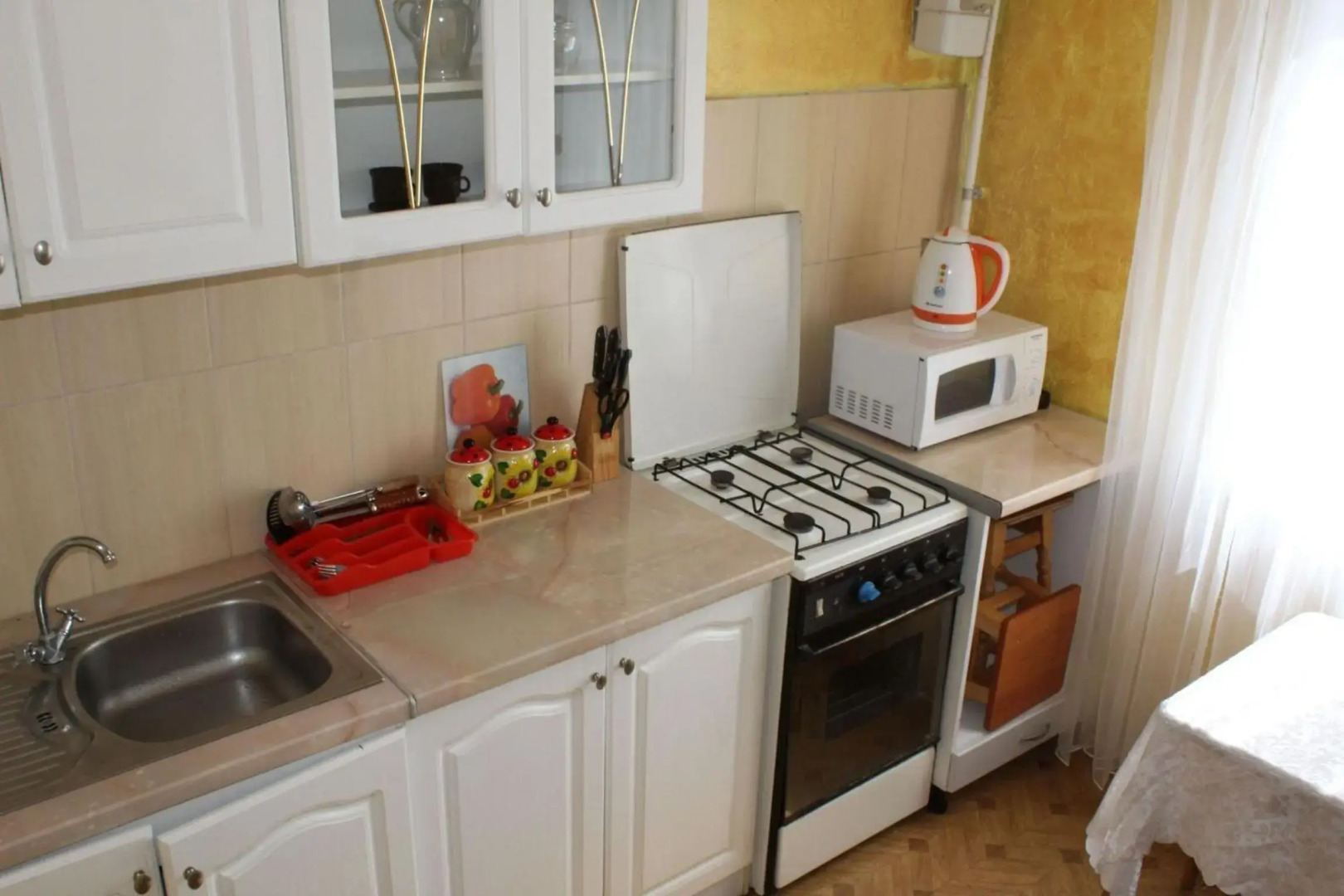 Apartment on Vasylia Stusa St, 2