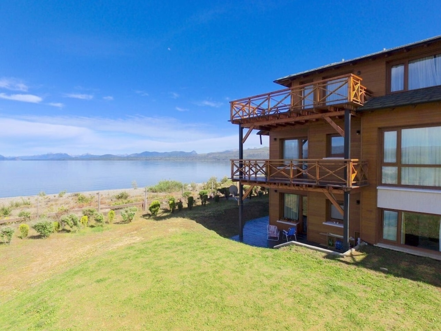 BLUE PARTS - Nahuel Superior 1P In Front of the Lake