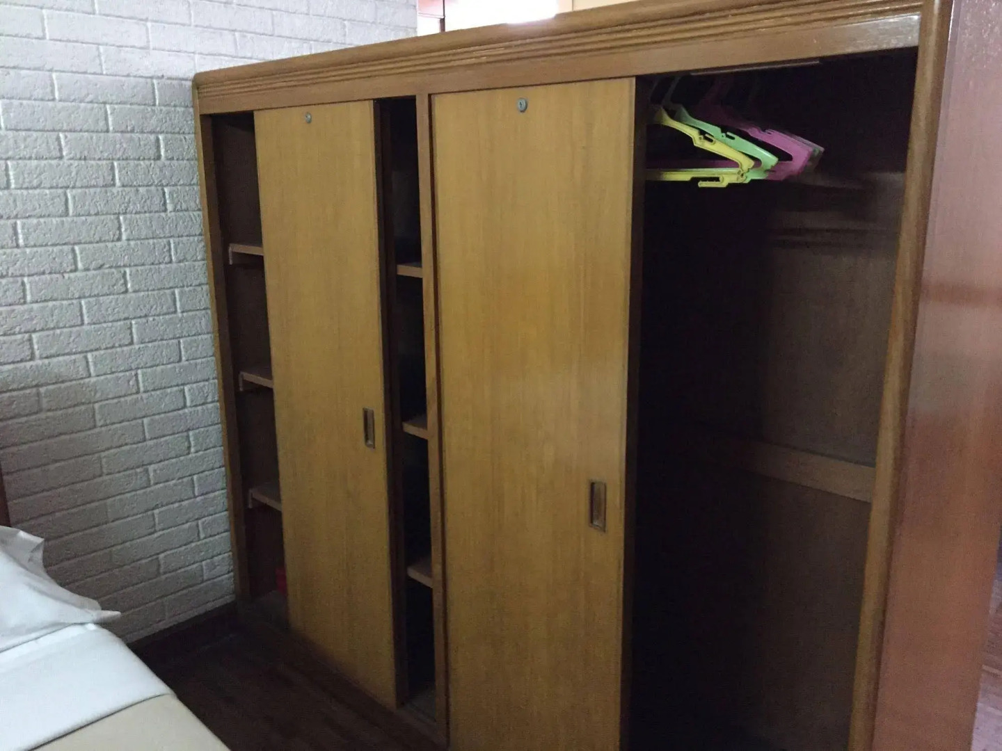 ZEN Rooms Broadway Court QC