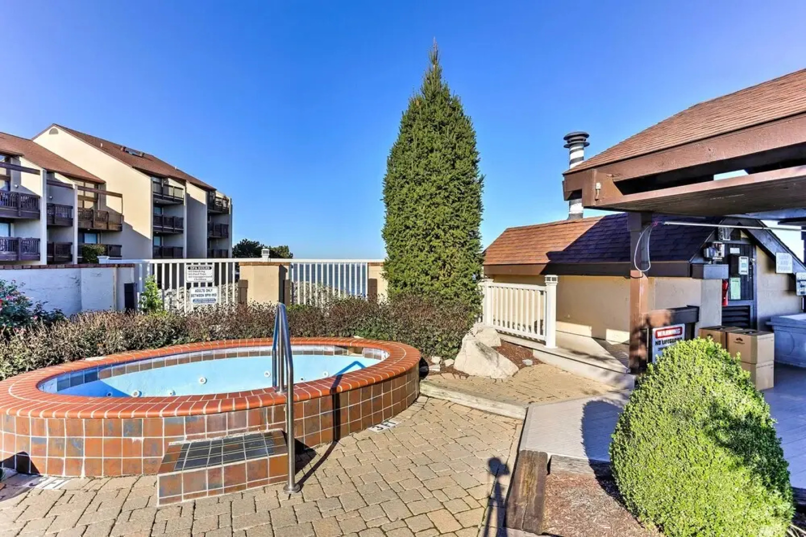 The Shores Condo w/ Beach Access < 2 Mi to Dtwn!