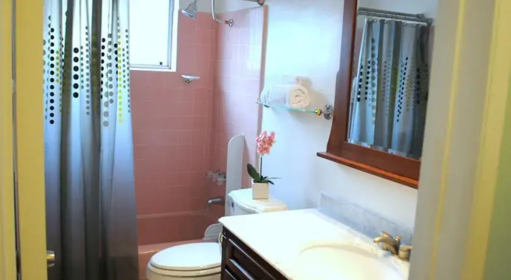 Downtown Chestnut Apartment