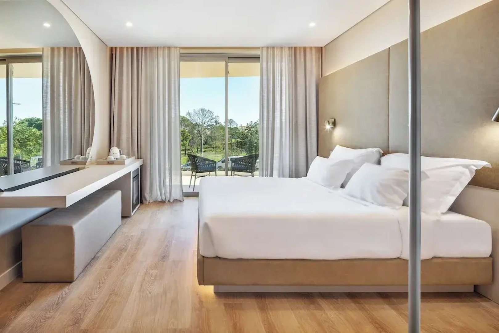 Отель Castelo Suites