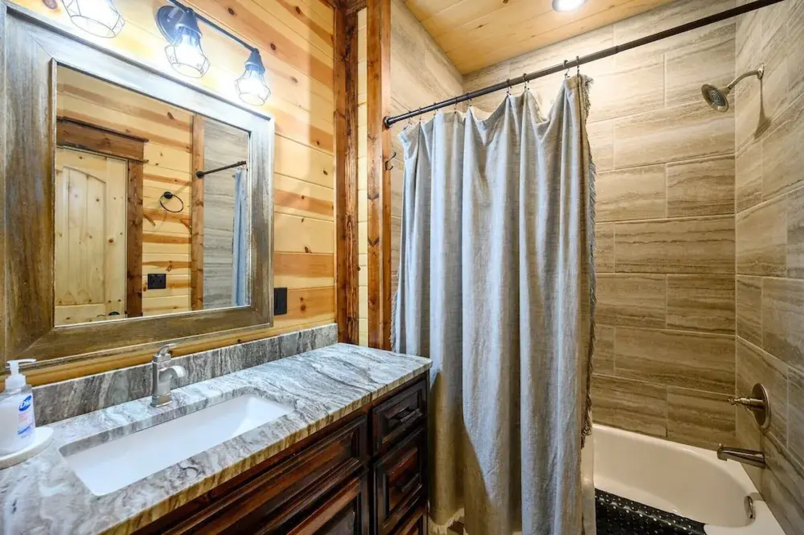 Sugar Daddy Cabin for 13!