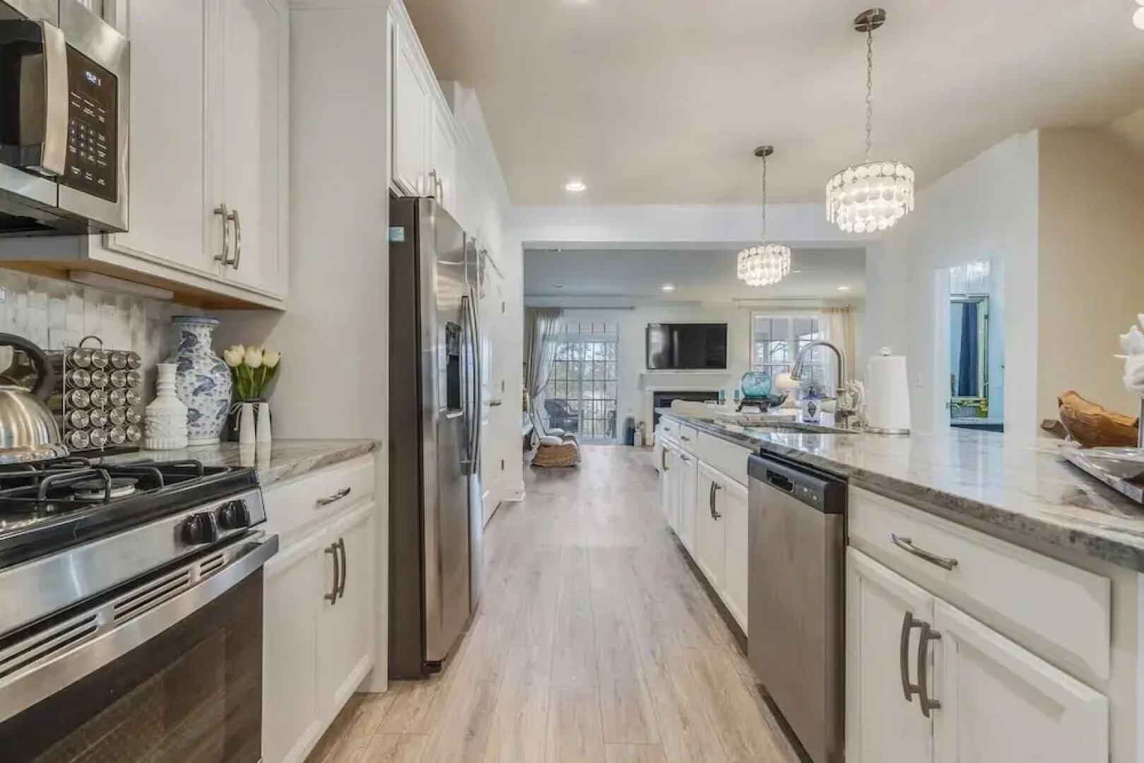 Catalina Circle 21520