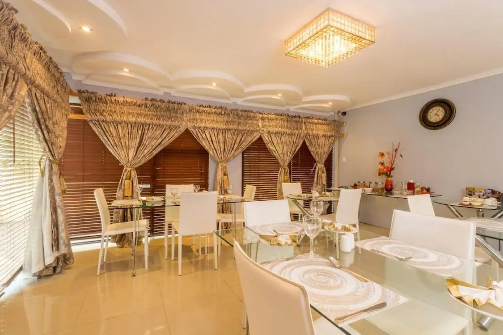 Room in Guest Room - Ezulwini Guest House - Standard Double Room With Balcony & Pool View, 2 Guests