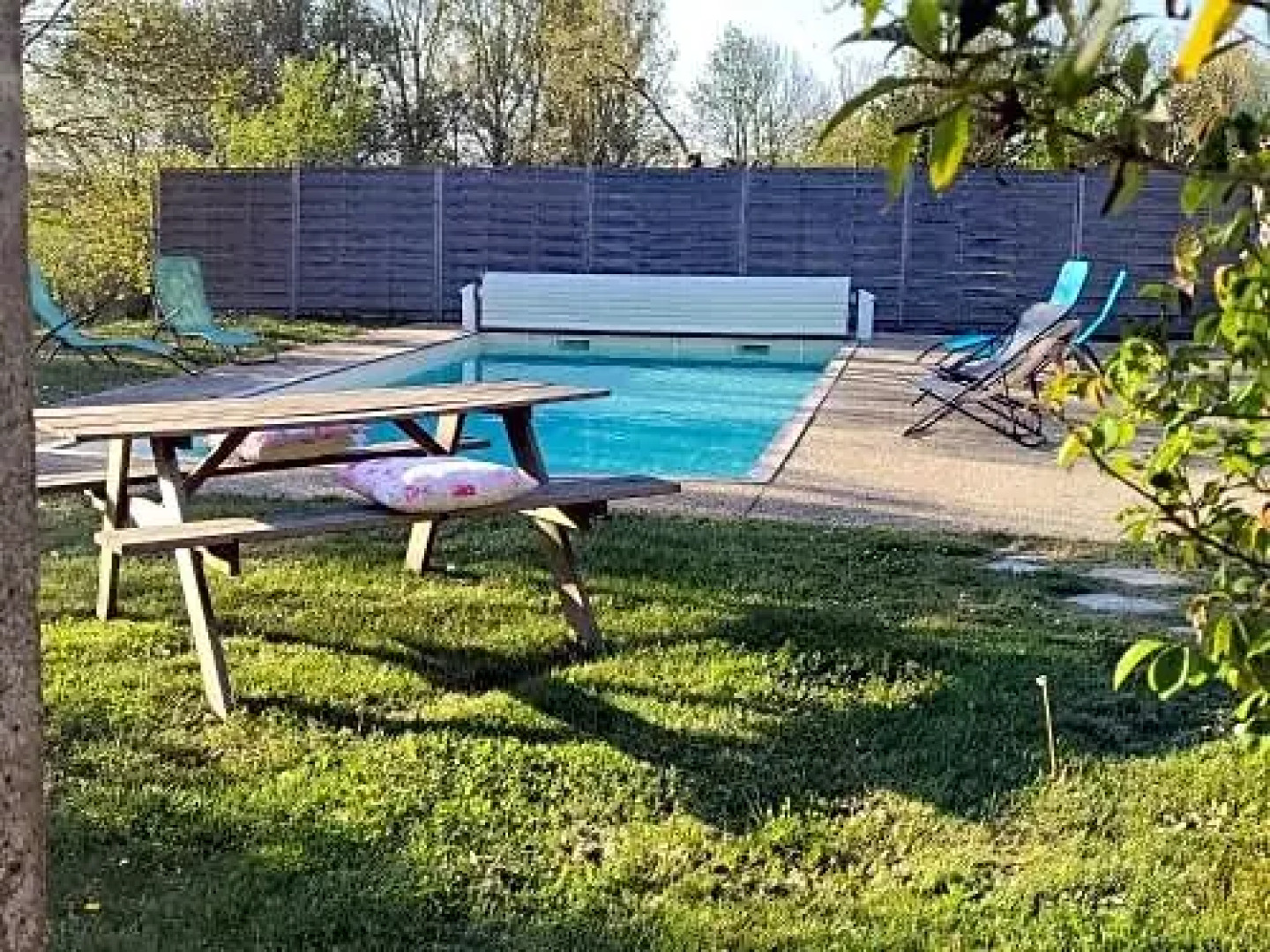 La Maisonnette chambre d'hôtes pleine de charme, piscine & vélos