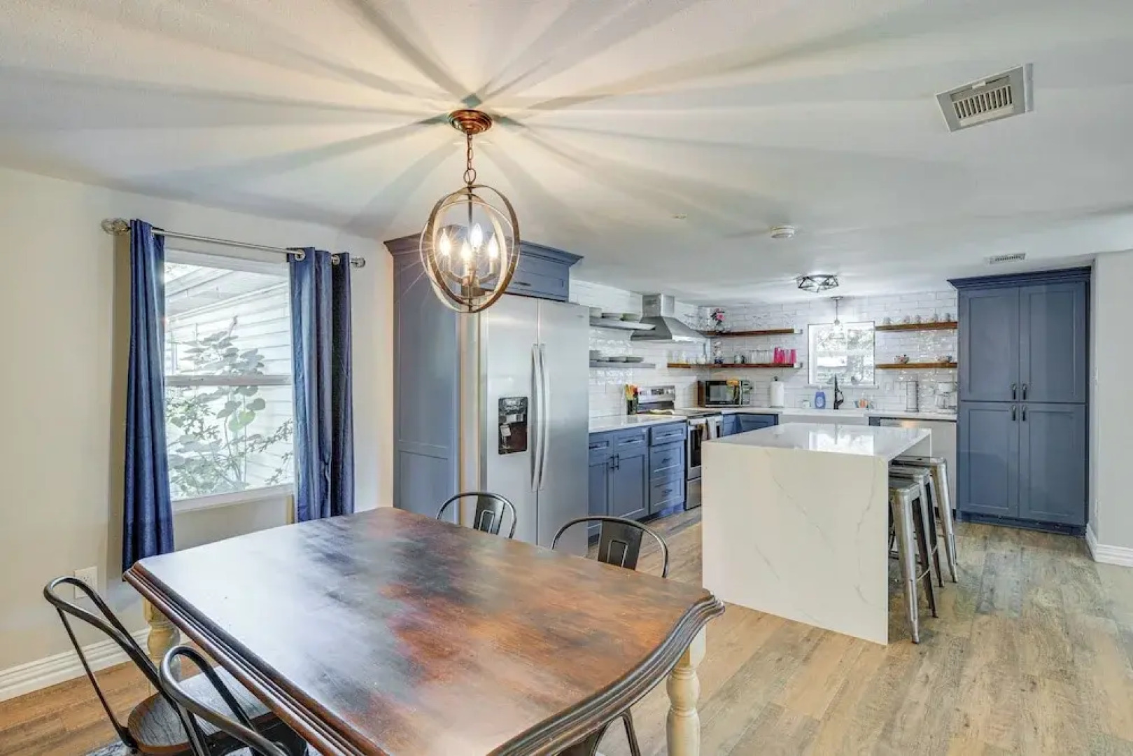 Waterfront Retreat w/ Hot Tub in Gun Barrel City!