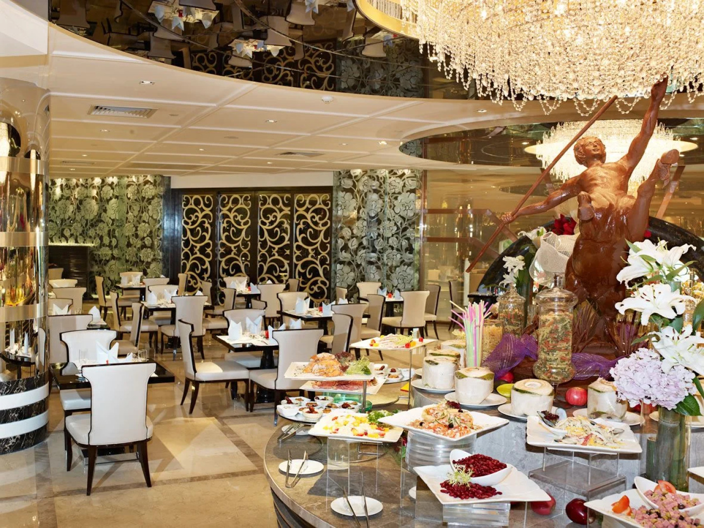 Chateau Star River Hotel